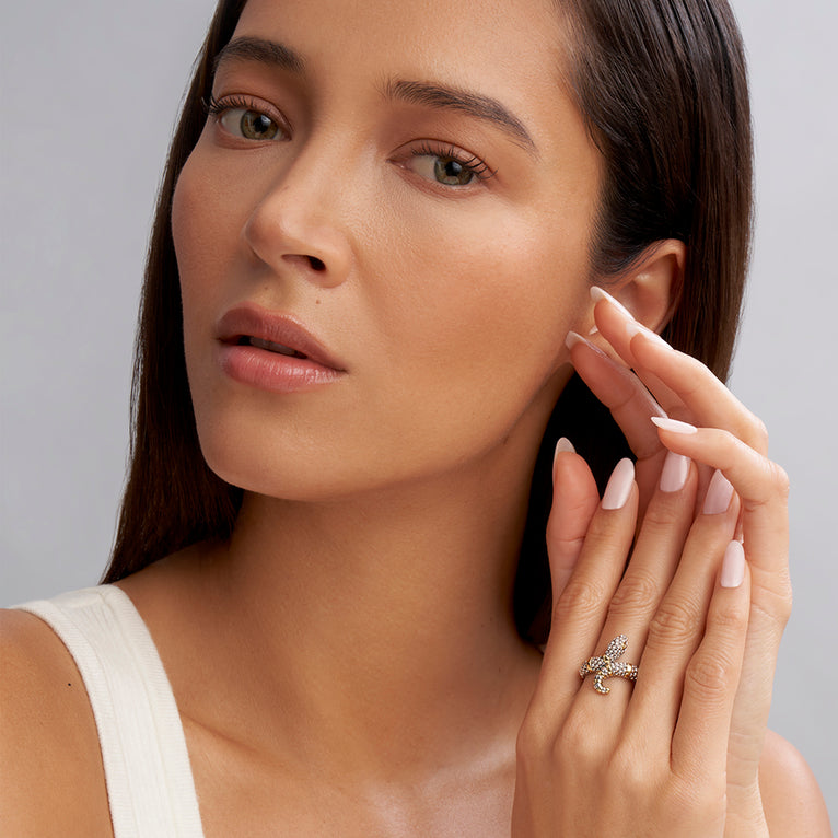 woman wearing two tone snake ring