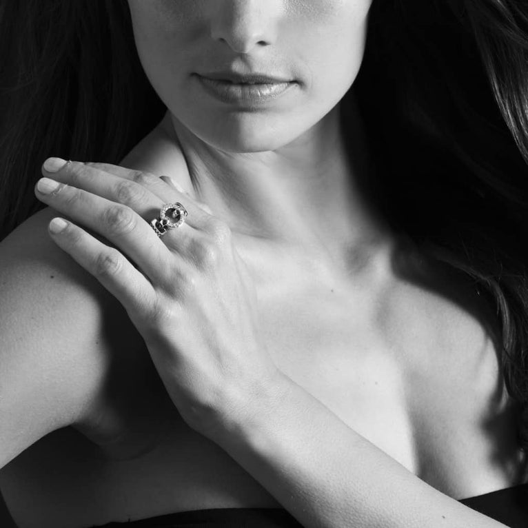 Enso Diamond Circle Caviar Ring