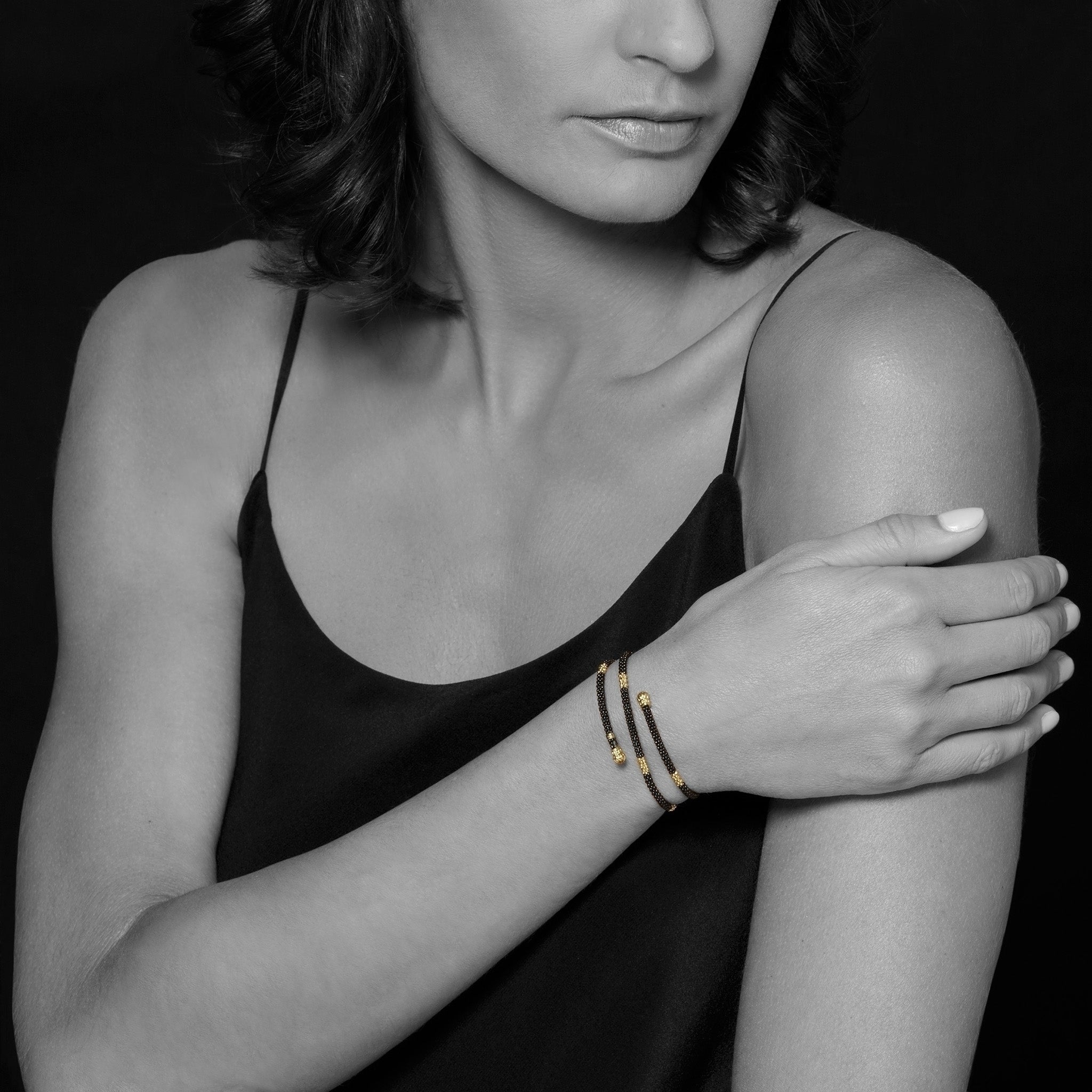 Black Caviar 18K Gold Small Station Ceramic Wrap Bracelet