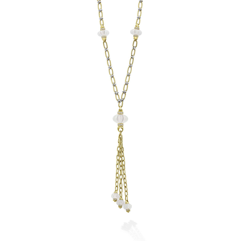 Elegant and refined, this 18K gold necklace features milky quartz beads along an oval flat-link chain, finished with a graceful tassel for timeless sophistication