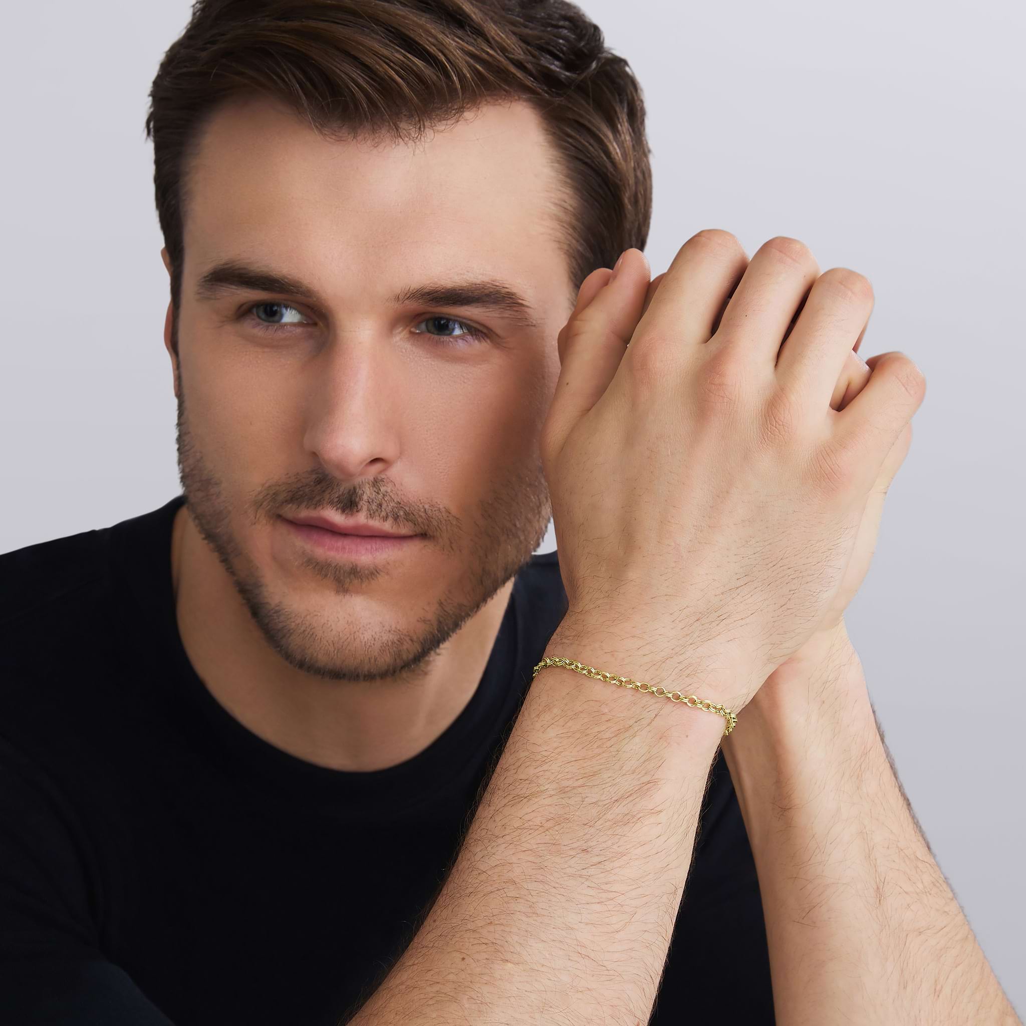 man wearing 18K gold double cable chain link bracelet, 3.5 mm, signature lobster clasp close-up