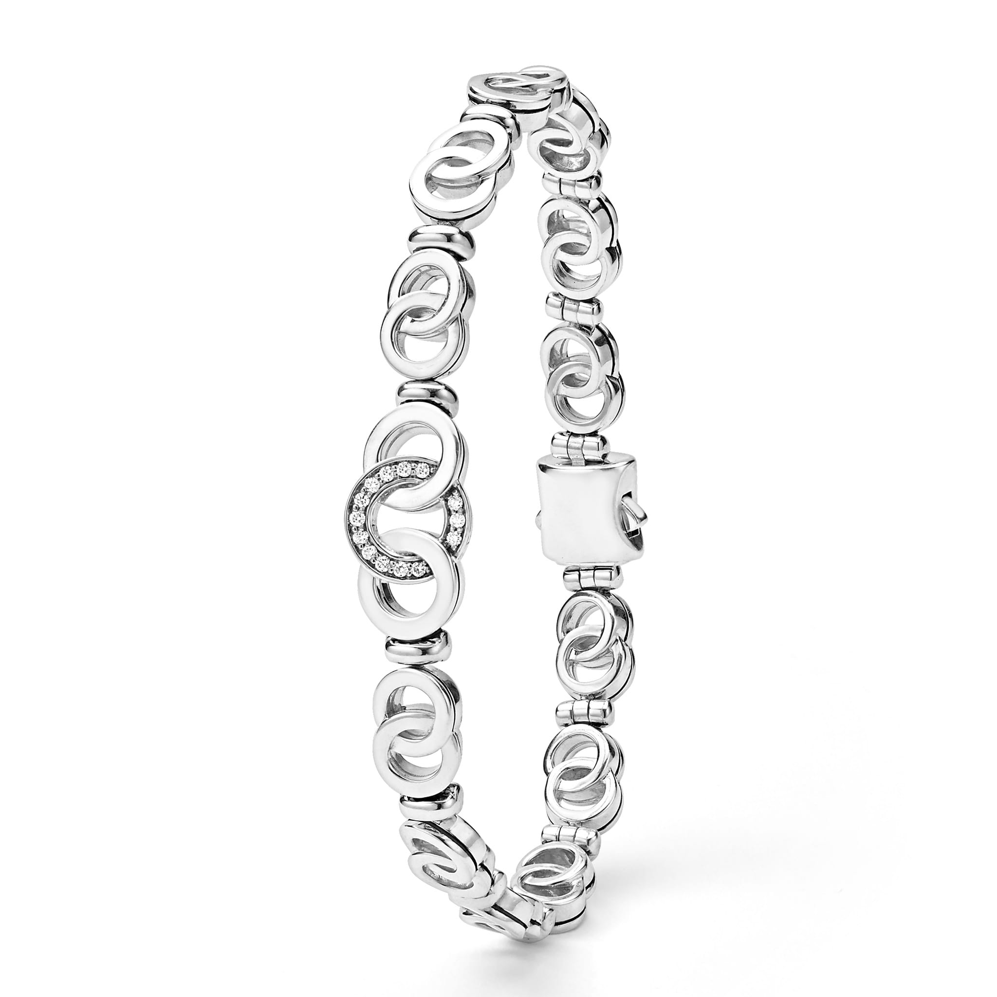 Signature Caviar Silver Petite Interlocking Diamond Link Bracelet featuring sterling silver ovals and a diamond-set oval link, fastened with a box-style clasp.